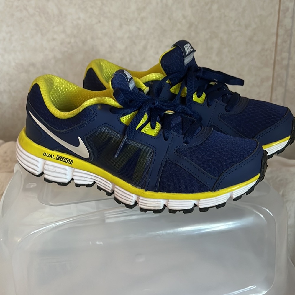 Nike - Picture 4 of 4